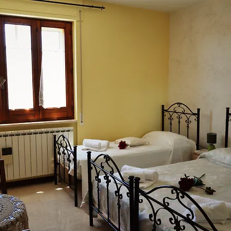 Casa Delle Rondini לינה וארוחת בוקר
