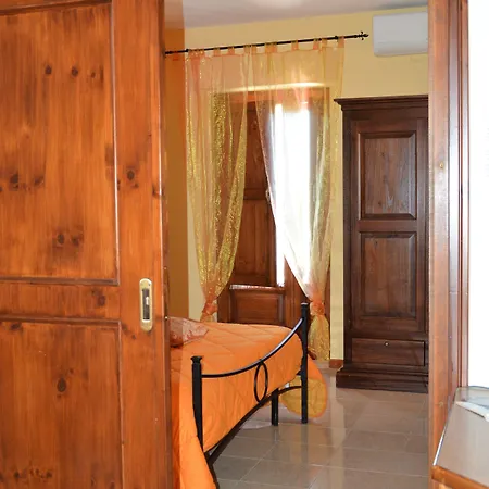 Casa Delle Rondini לינה וארוחת בוקר אלברובלו