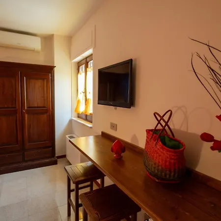 לינה וארוחת בוקר Casa Delle Rondini אלברובלו